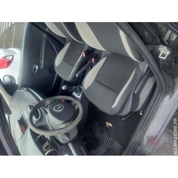 2011 Renault Clio-47073159