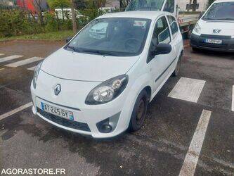 2010-renault-twingo-1451290-47088899
