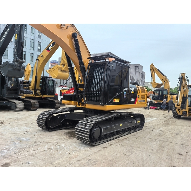 2023 Caterpillar 325D-47091464