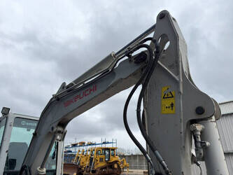 2010-takeuchi-tb235-1451402-47092234