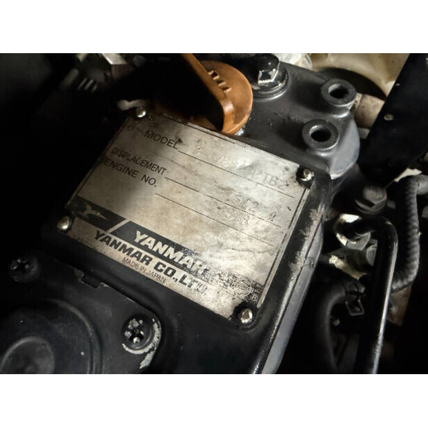 2010 تاكوتشي TB235-47092259
