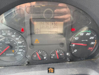 2015-iveco-eurocargo-120e25-1451437-47093664
