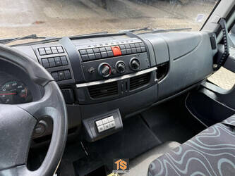 2015-iveco-eurocargo-120e25-1451437-47093675