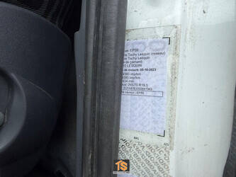 2015-iveco-eurocargo-120e25-1451437-47093676
