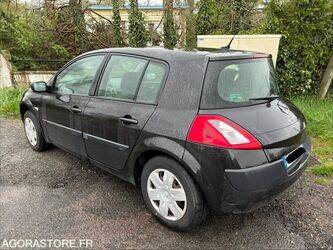 صورة ل سيارات 2005 رينو Megane