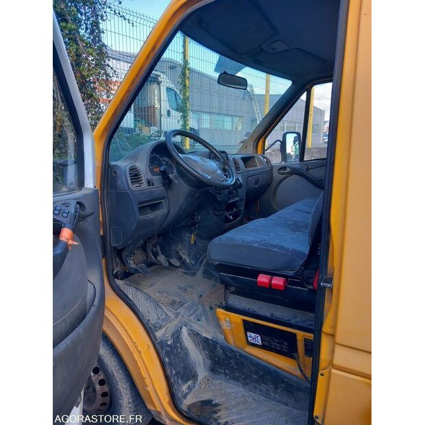 2004 Mercedes-Benz SPRINTER-47109129