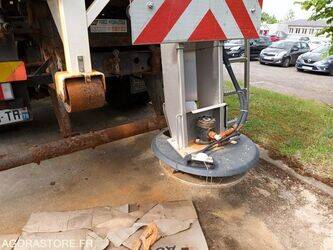 2011-iveco-150e28-47109300