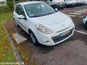 2011-renault-clio-1451594-47109412