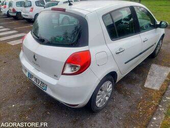 2011-renault-clio-1451594-47109413