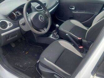 2011-renault-clio-1451594-47109415
