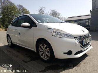 2014-peugeot-208-1451621-47109565