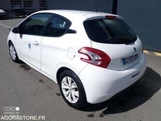 2014-peugeot-208-1451621-47109567