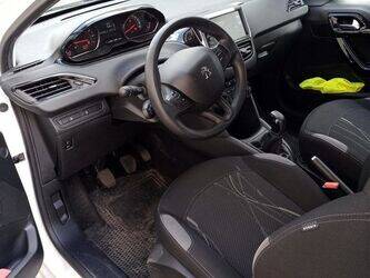 2014-peugeot-208-1451621-47109568