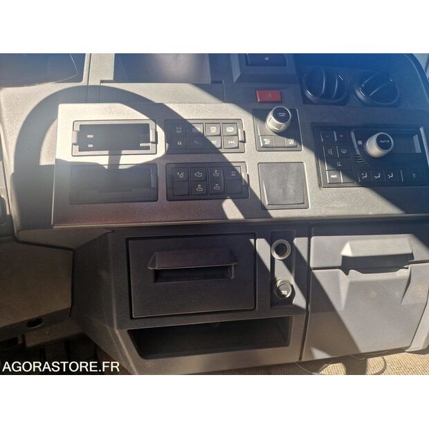 2015 Renault Magnum-47109581