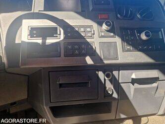 2015-renault-magnum-47109581