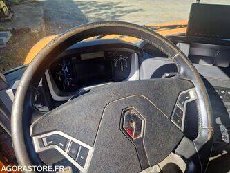 2015-renault-magnum-47109582