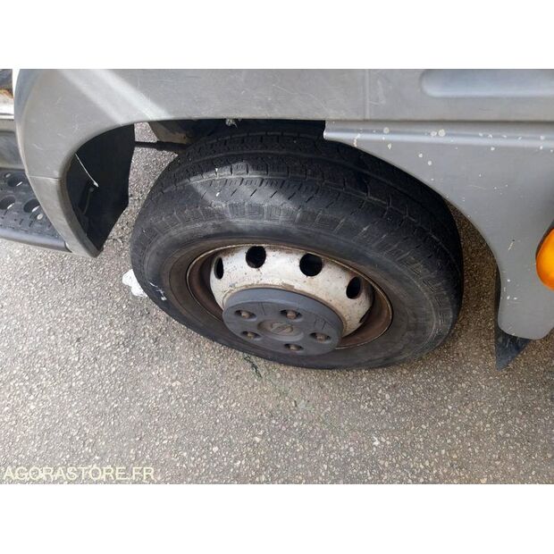 2006 NISSAN Cabstar-47109643