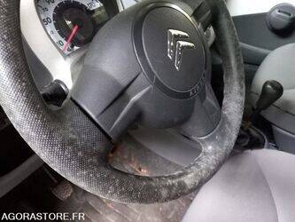 2010-citroen-c1-1451642-47109713