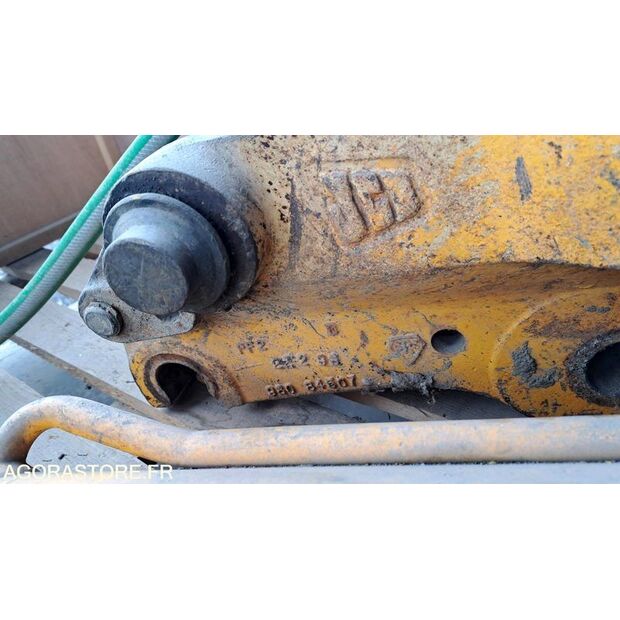 JCB-47109815