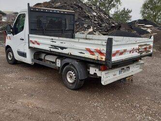 2011-renault-master-1451679-47109963