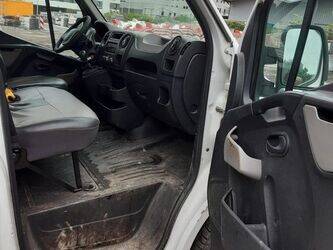 2011-renault-master-1451679-47109977