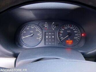 2003-renault-clio-1451685-47110011