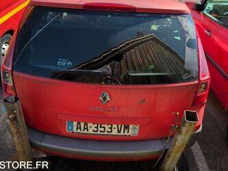 2009-renault-megane-1451686-47110021