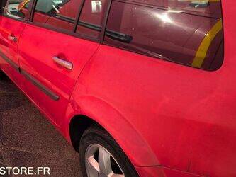 2009-renault-megane-1451686-47110023