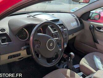 2009-renault-megane-1451686-47110032