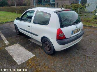2005-renault-clio-1451687-47110043