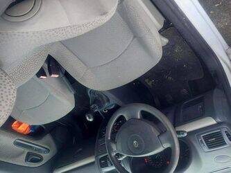 2005-renault-clio-1451687-47110044