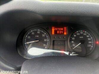 2005-renault-clio-1451687-47110045