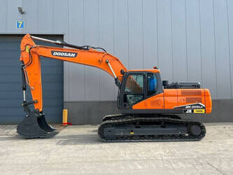 صورة ل حفارات مجنزرة 2026 دووسان DX225LC-7M