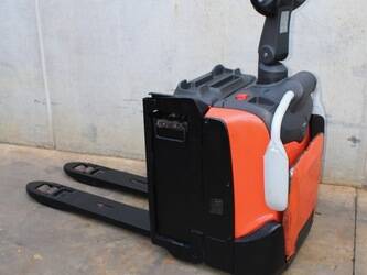 صورة ل Electric Pallet Truck 2018 بي تي LPE 200