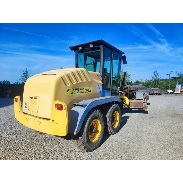 2006 New Holland F106.6A-47120875