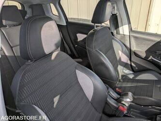 2017-peugeot-2008-47127005