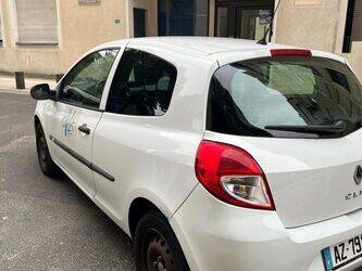 2010-renault-clio-1451901-47127189