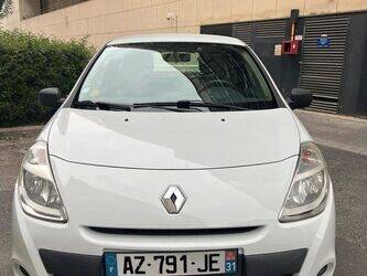 2010-renault-clio-1451901-47127190