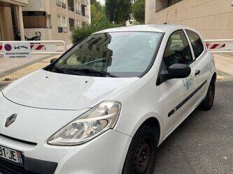 2010-renault-clio-1451901-47127192