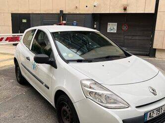 2010-renault-clio-1451901-47127193