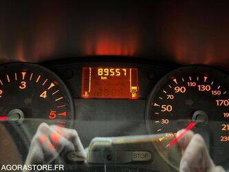2010-renault-clio-1451901-47127194