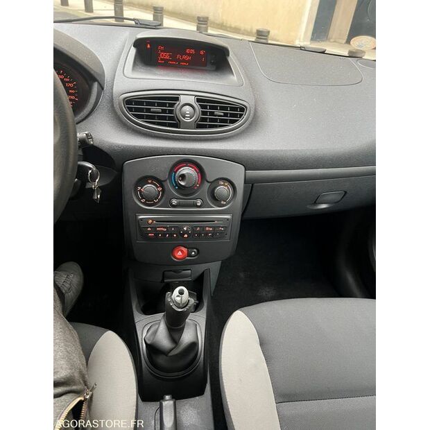2010 Renault Clio-47127195