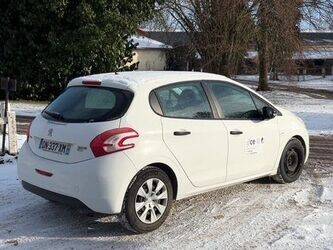 2015-peugeot-208-1451912-47127570