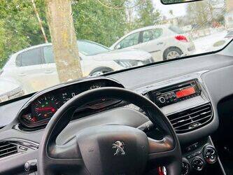 2015-peugeot-208-1451912-47127590