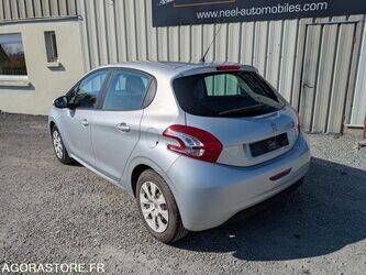 2014-peugeot-208-1451923-47127821