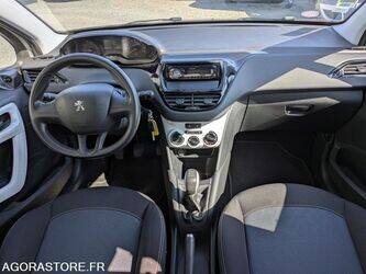 2014-peugeot-208-1451923-47127822