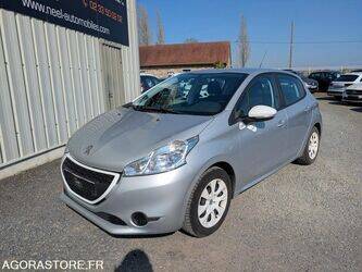 2014-peugeot-208-1451923-47127823