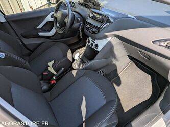 2014-peugeot-208-1451923-47127825