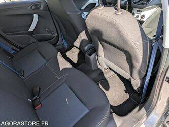 2014-peugeot-208-1451923-47127828
