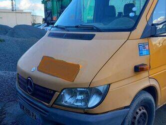 2004-mercedes-benz-sprinter-1451576-47128170